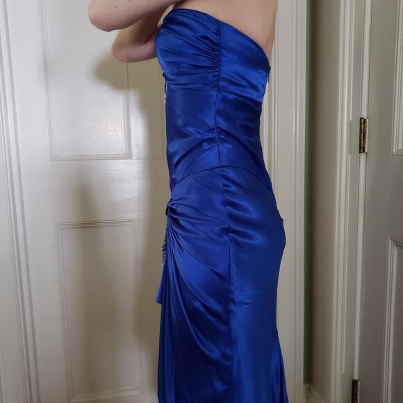 Blue strapless high low gown 1/2 - Picture 3 of 14